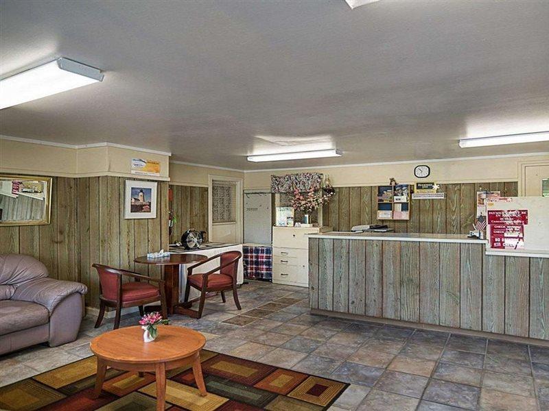 Rodeway Inn Westminster Exterior photo