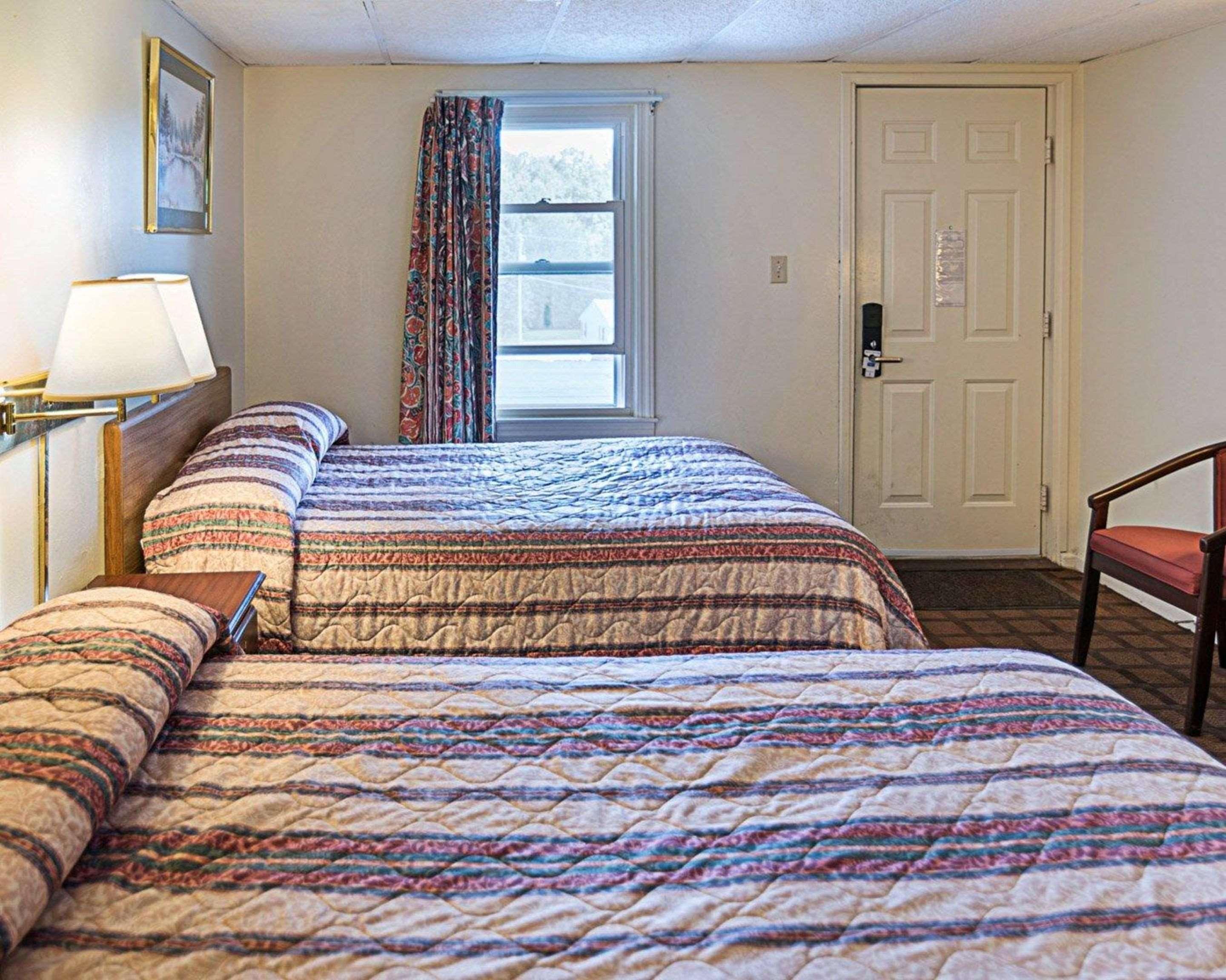Rodeway Inn Westminster Exterior photo