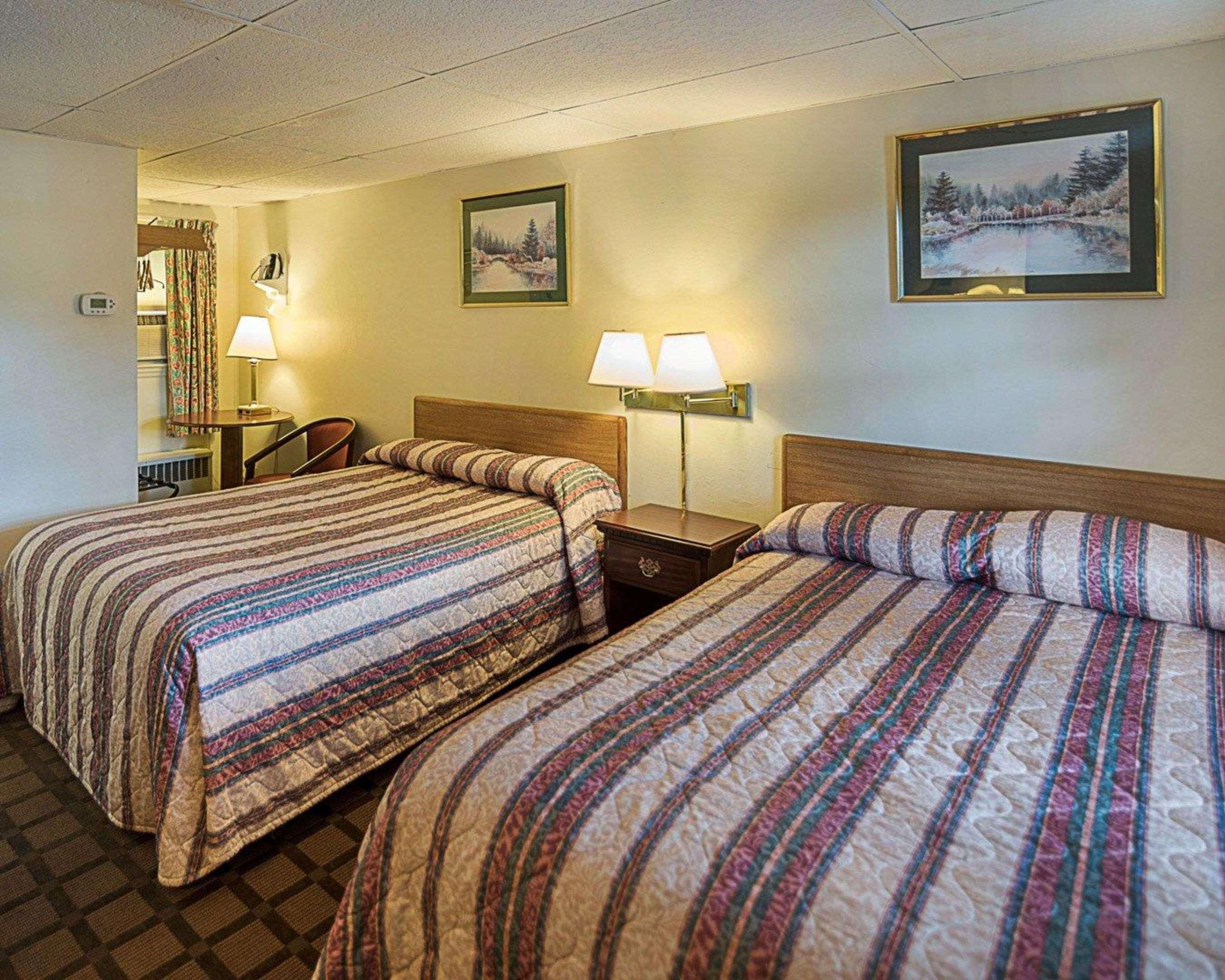 Rodeway Inn Westminster Exterior photo